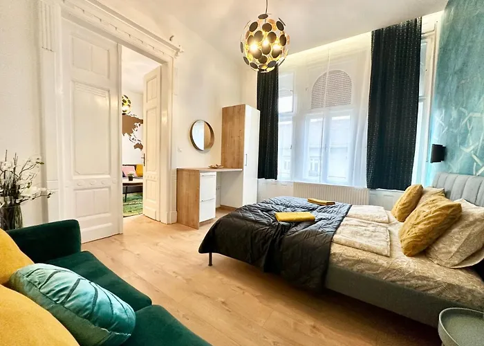 Luxory Design Apartment#Bakats#Freeparking#8Ppl